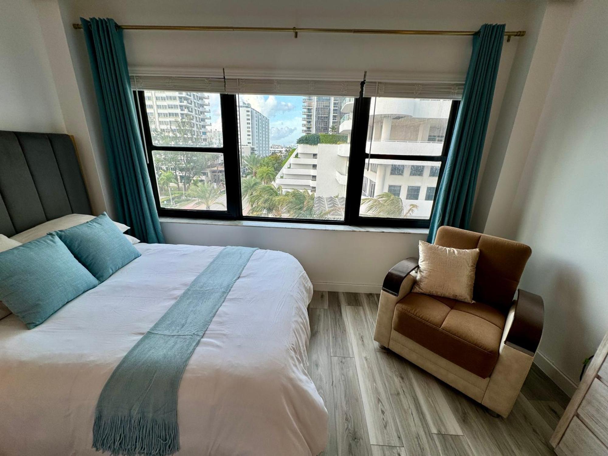 Directly On The Beach With Pool & Parking ميامي بيتش المظهر الخارجي الصورة