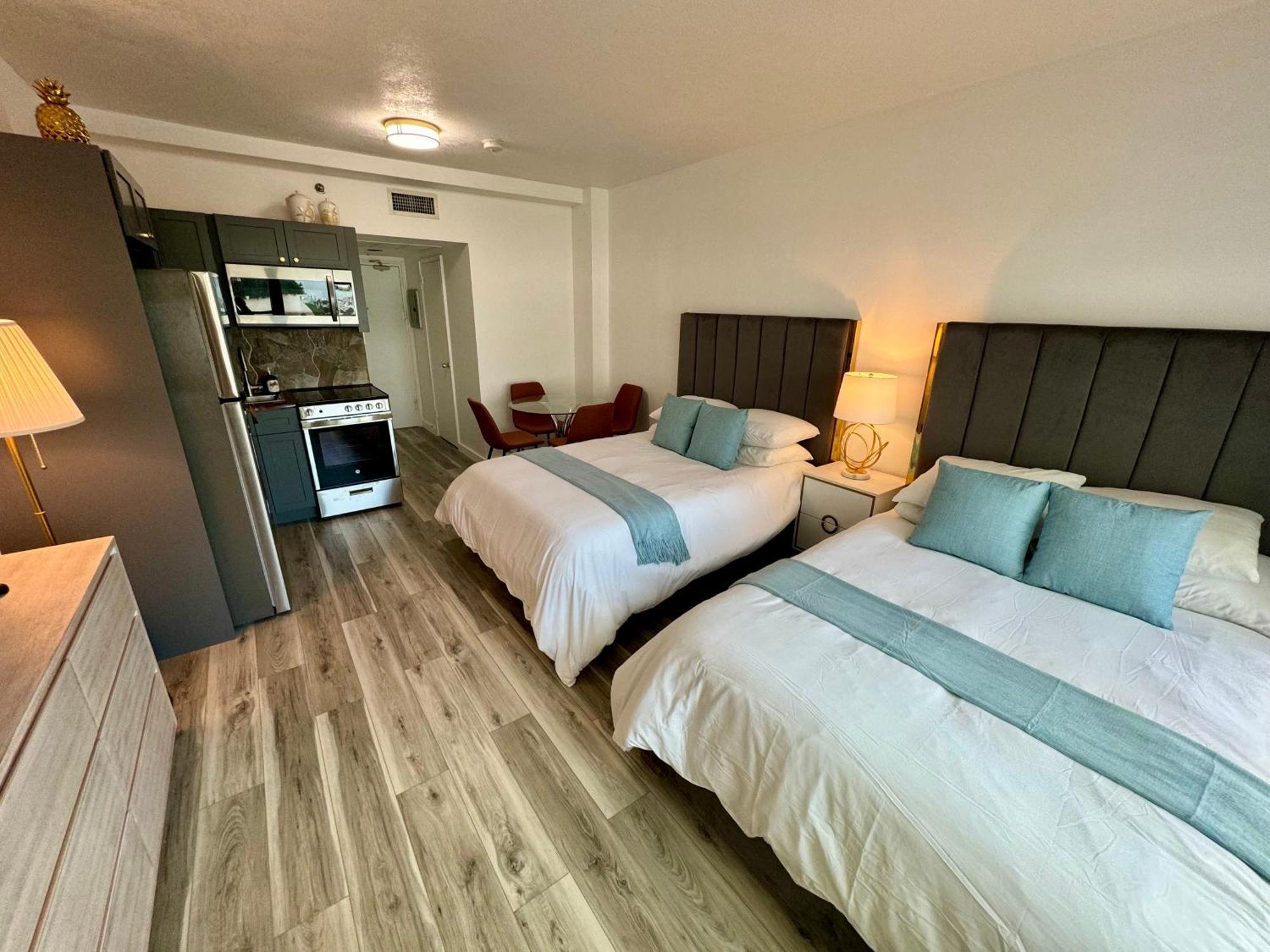Directly On The Beach With Pool & Parking ميامي بيتش المظهر الخارجي الصورة