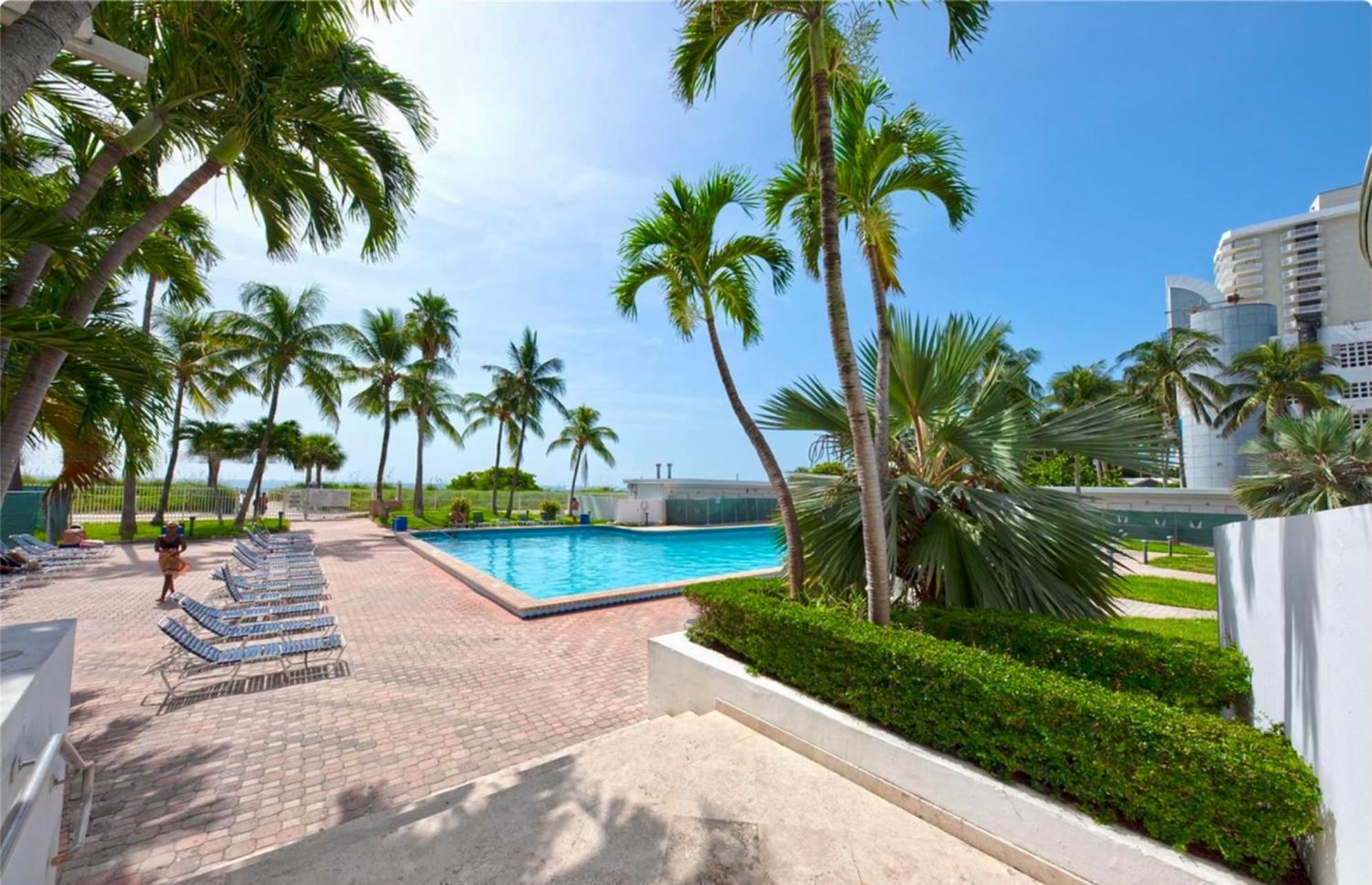 Directly On The Beach With Pool & Parking ميامي بيتش المظهر الخارجي الصورة